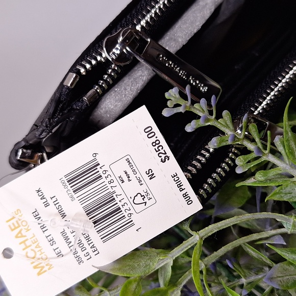 MICHAEL KORS WRISTLETš„° - Picture 9 of 11